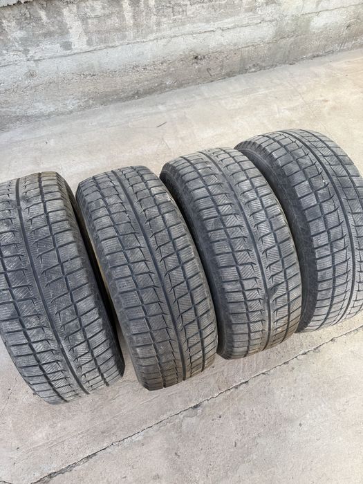 Продам зимние шины 225/55 R17 липучки