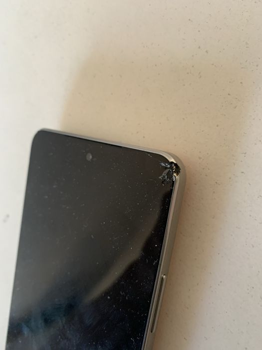 iQOO Neo 10 со сломанной матрицей