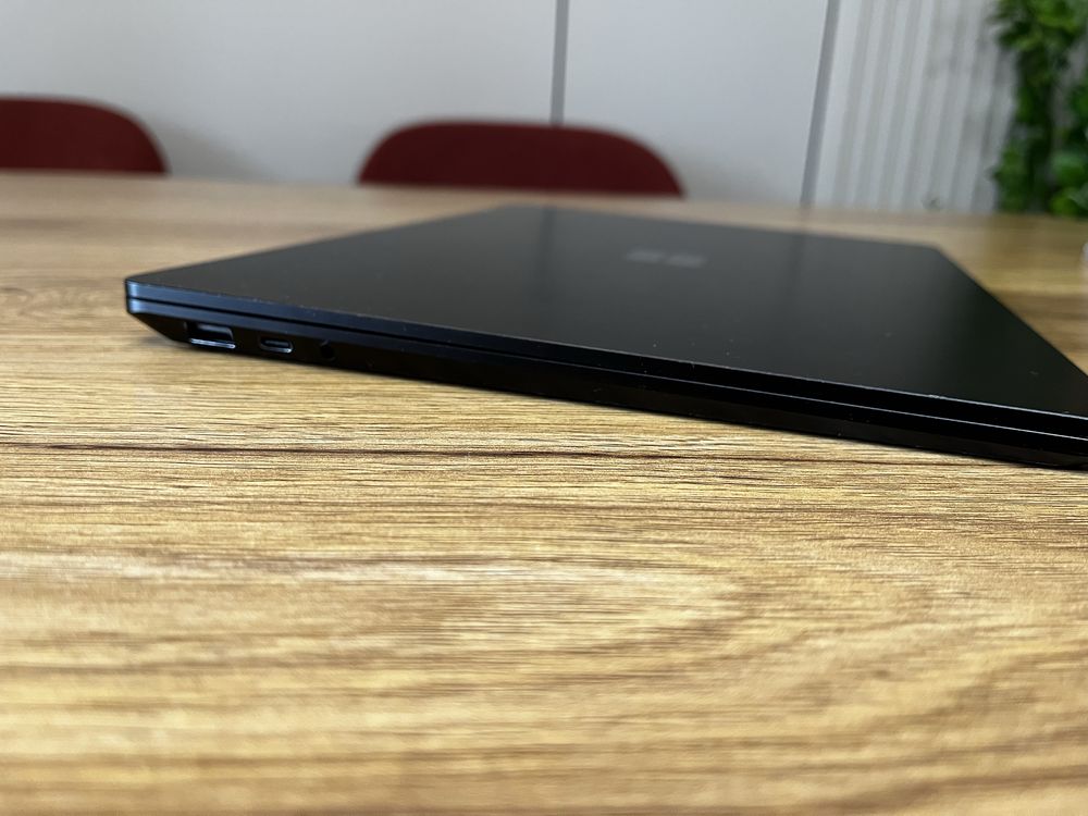 Microsoft Surface Laptop 5 i5-1245u 8gb 256 SSD