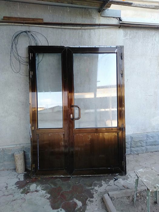 Продается двухстворчатая дверь
