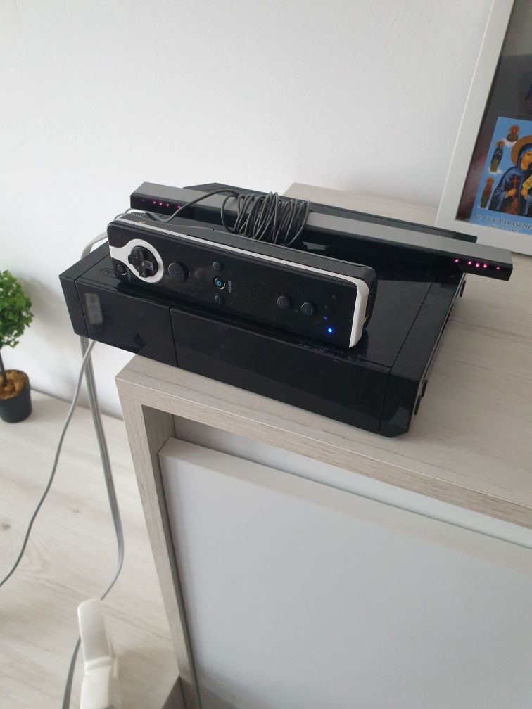 Nintendo Wii perfect funcțional cu maneta și un joc