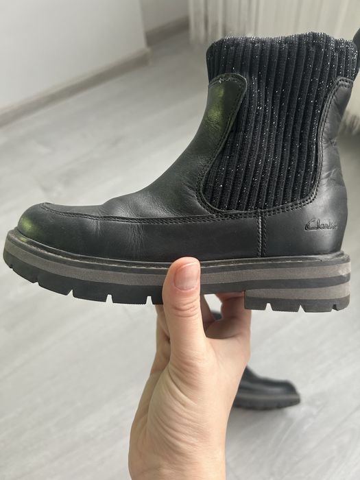 Ghete  piele naturala Clarks 31 fete