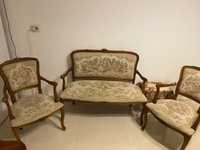 Vând mobilier din lemn vintage -  canapea cu doua scaune și măsuță.