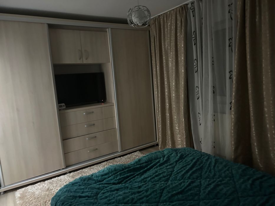 Închiriez apartament -zona Costieni