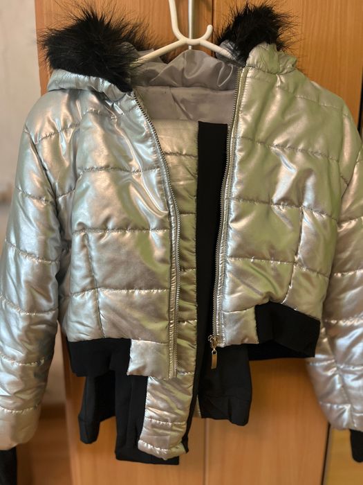 Vând trening în stare bună