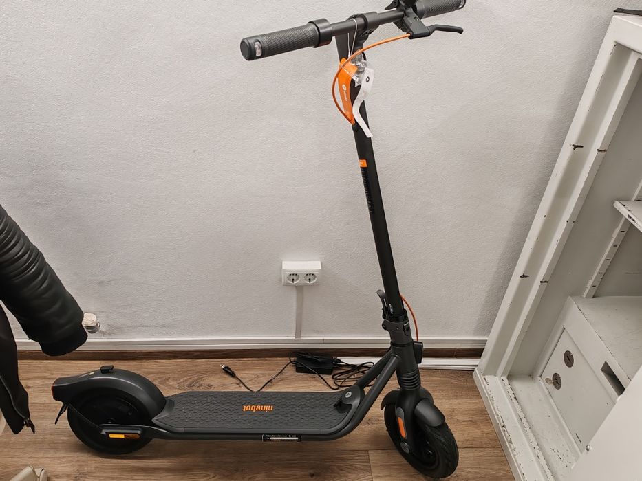 Trotinetă Segway Ninebot nouă nefolosită 20 km An 2025