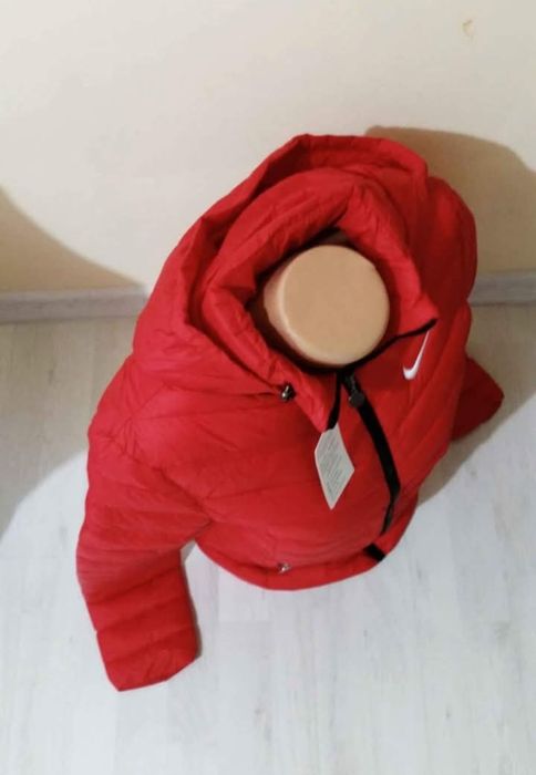 Geaca fete Nike.