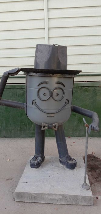 Человек. Мусорный-бак