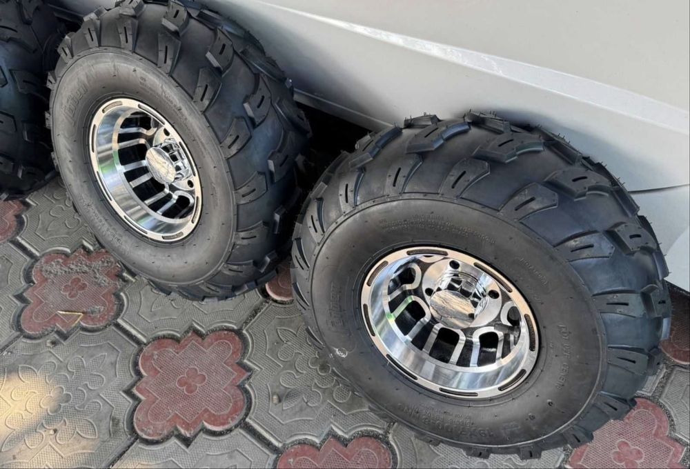 Резины шины С дисками (в сборе)19х7-8/18х9.5-8/ Новые