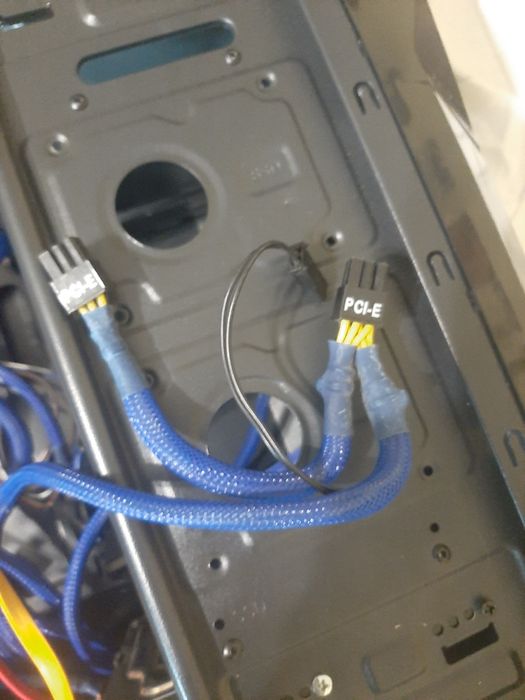 Sursa ptr pc 600w 6+6+2 mufa video