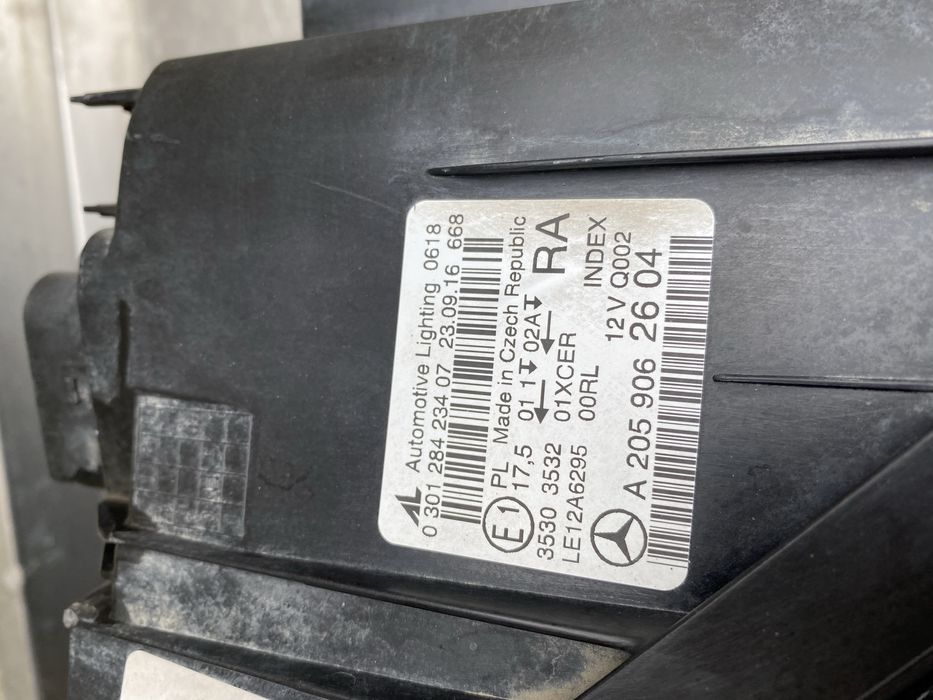 Far dreapta full led Mercedes Benz C Class W205 cu defect