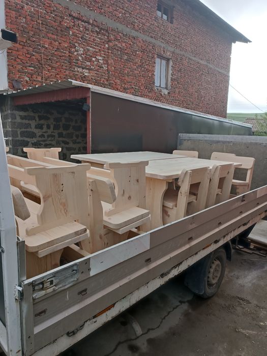 Маси и пейки материал е бял бор