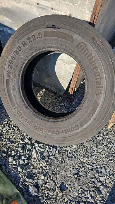 Anvelope 295 80 22.5 de direcție Continental.