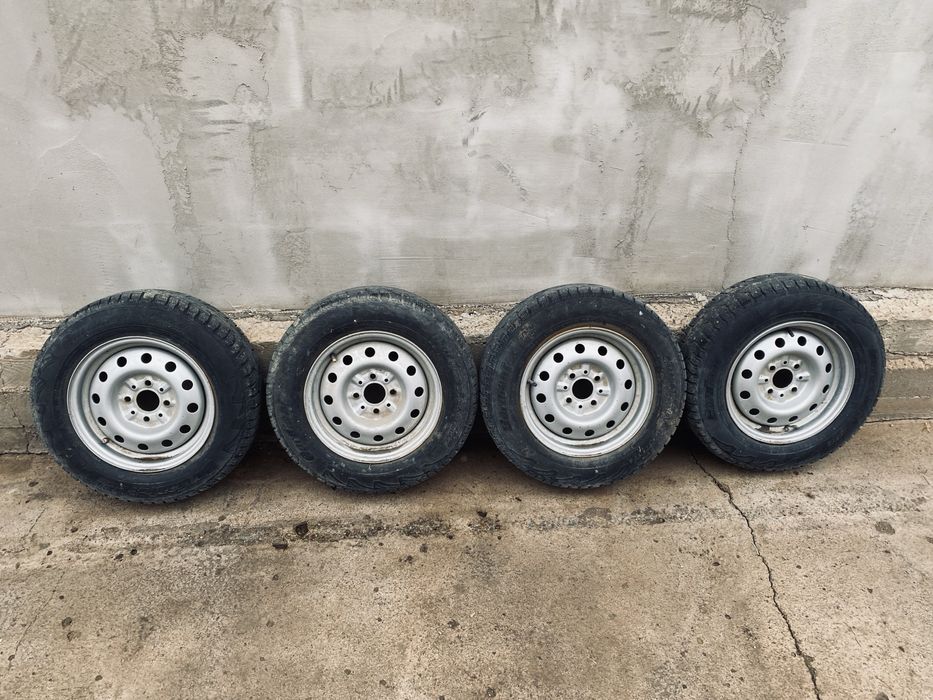 175/70R13 зимний комплект состояние отличное