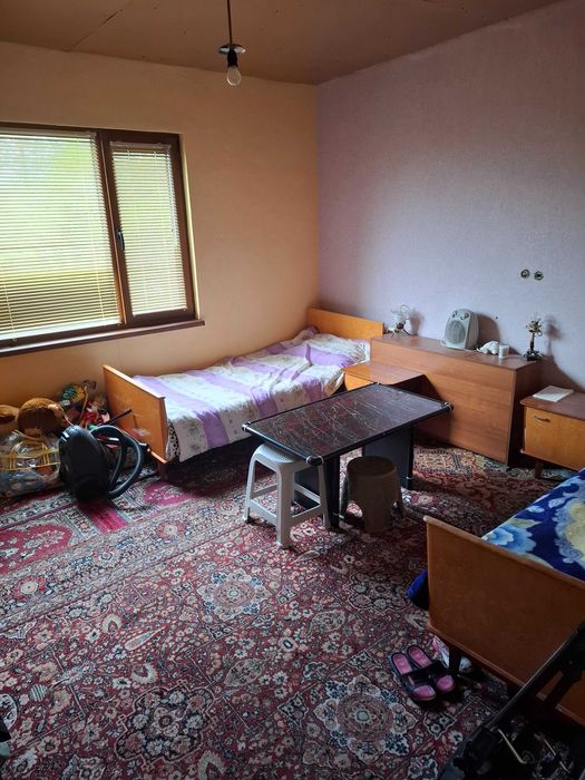 Продава се имот с къща в гр. Радомир