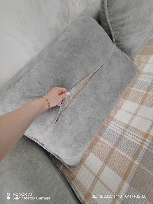 Продам диван в отличном состоянии, без клопов и прочих гадов!