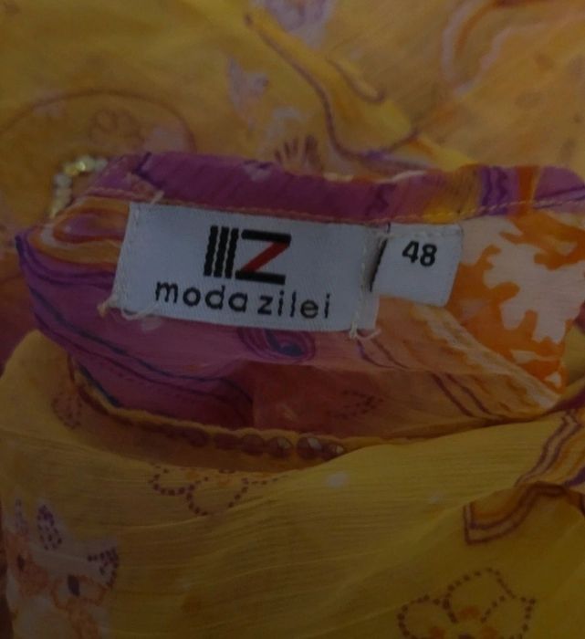 Bluza lunga intr-o parte