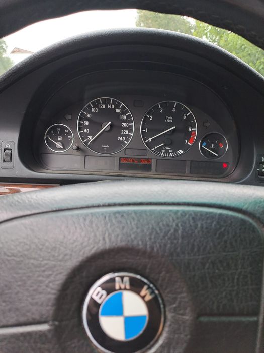 Vand BMW 520 i stare generala buna cauciucuri aproape noi.