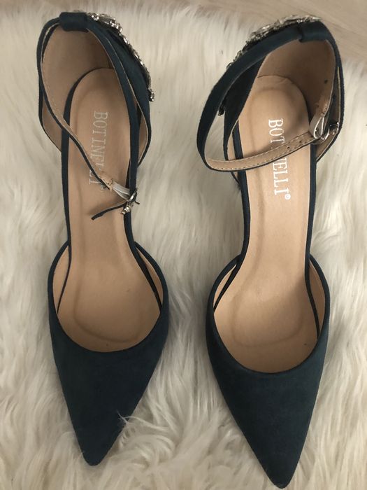 Pantofi eleganti cu ornament din pietricele