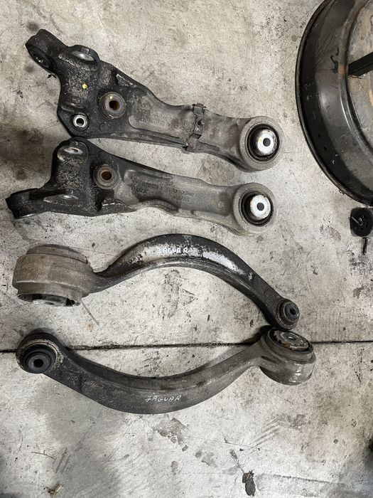 Brat / bascula inferioara Jaguar XF stanga / dreapta