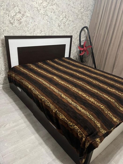 Продам кровать с матрасом