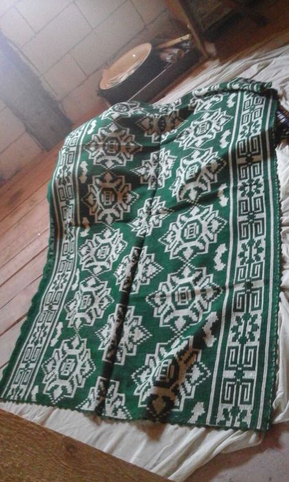 Cuvertu din lana lucrate manual