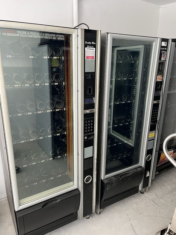 Хладилен Вендинг автомат Necta Snakky Max