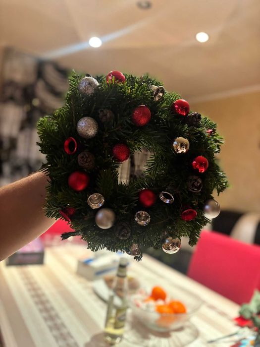 Vindem coronițe de brad