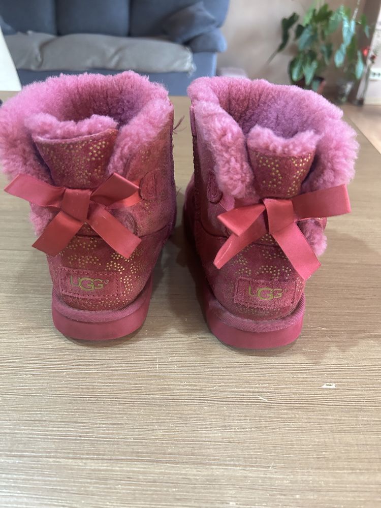 Vând cizme ugg originale fetițe