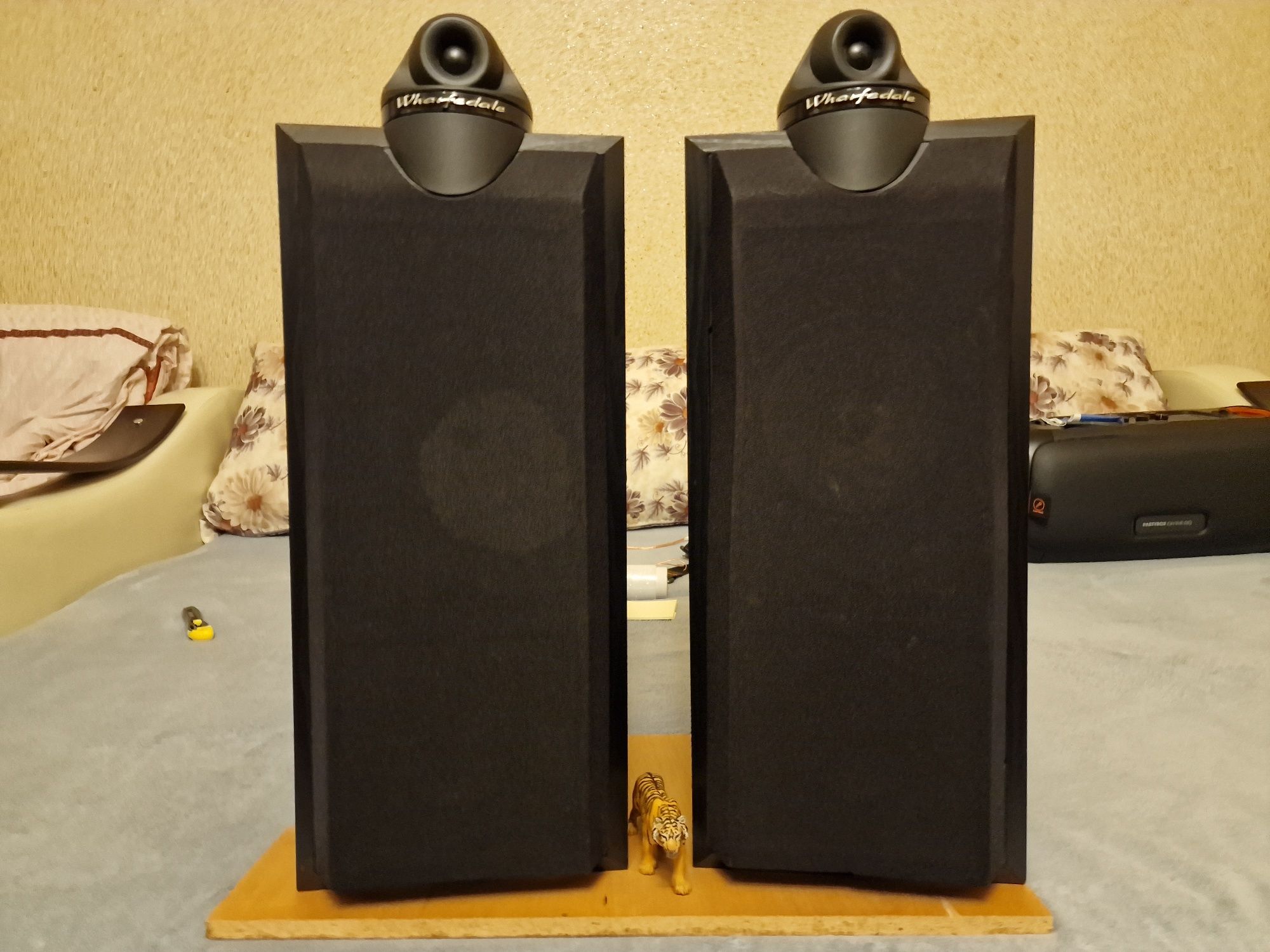 Wharfedale Modus Three. Boxe superbe. Tweeter rotativ. Foarte rare !