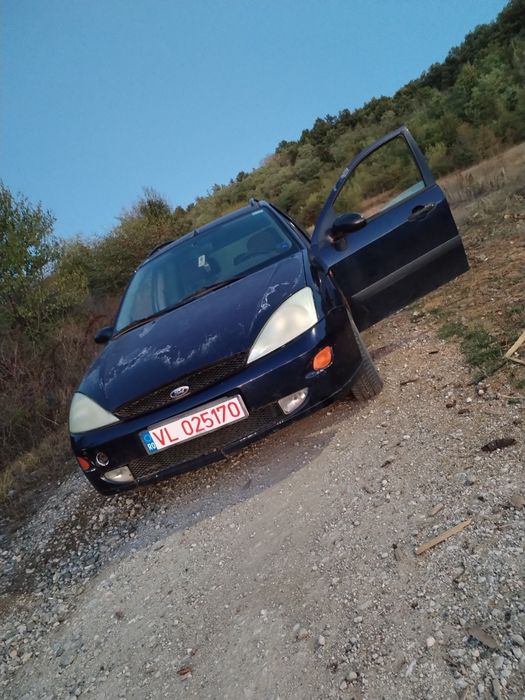 Vând ford focus 1.6 benzina pentru câmp