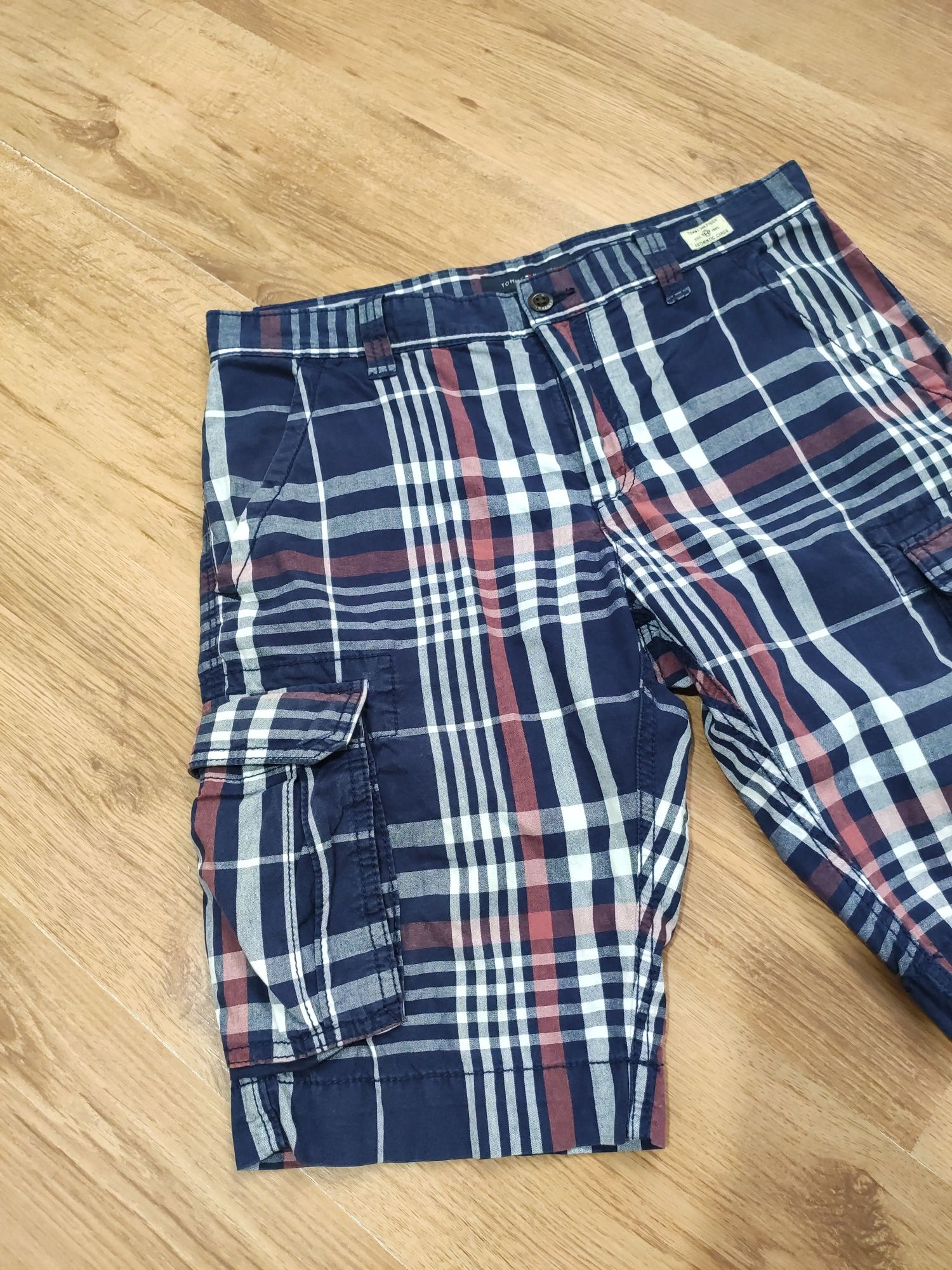 Pantaloni scurți Tommy Hilfiger mărimea 32 (M)