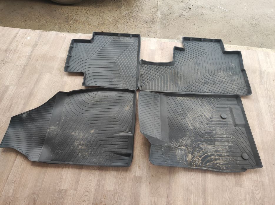 Автополики резиновые. Почти новый. Jetour x70.