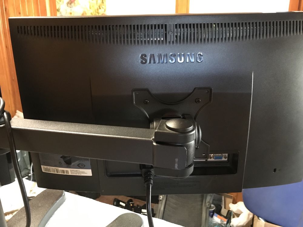 Samsung EX2020 Series Business Monitor x 2+стойка за двата и кабели
