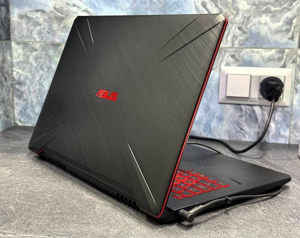 Asus Tuf Gaming Ryzen 5 3500U / DDR4 16 GB / SSD M2 256 GB / SATA 1 TB
