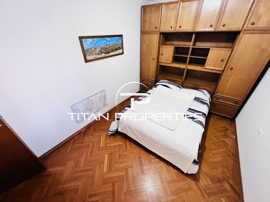 Тристаен апартамент в ж.к Възраждане.