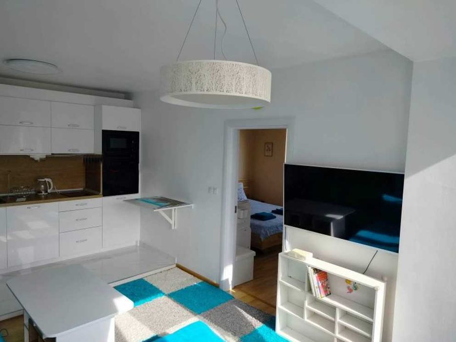 Дава се под наем Тристаен апартамент в София, Изток - 84 кв.м за 850 € - Снимка #1