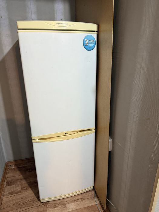 Срочно продам не дорого хололильник lg б/у