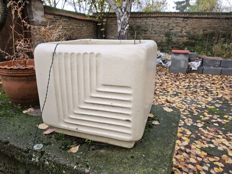 Отстъпка за сериозни купувачи.  Керамично кашпо / ретро саксия за цвет