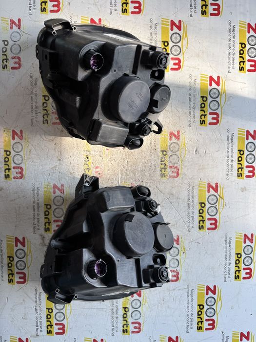 Far dreapta cu defecte pe carcasa Fiat 500