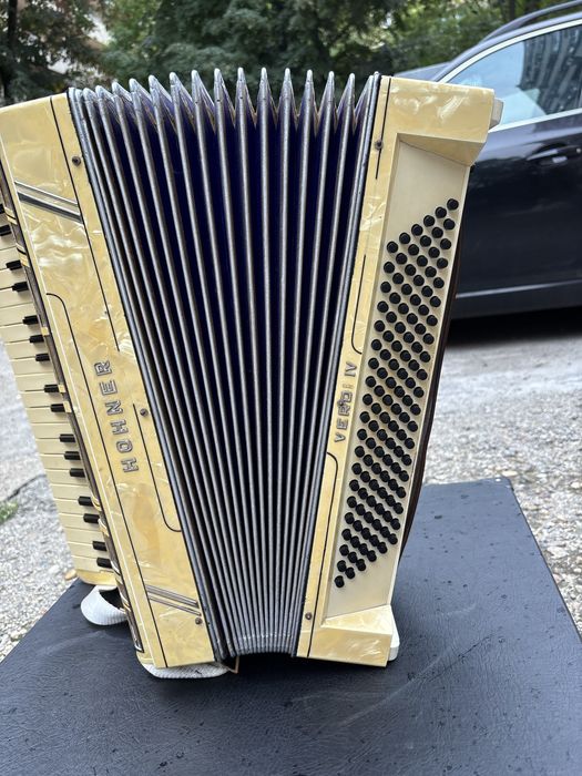 Acordoen Hohner Verdi 4 cu 120 de basi