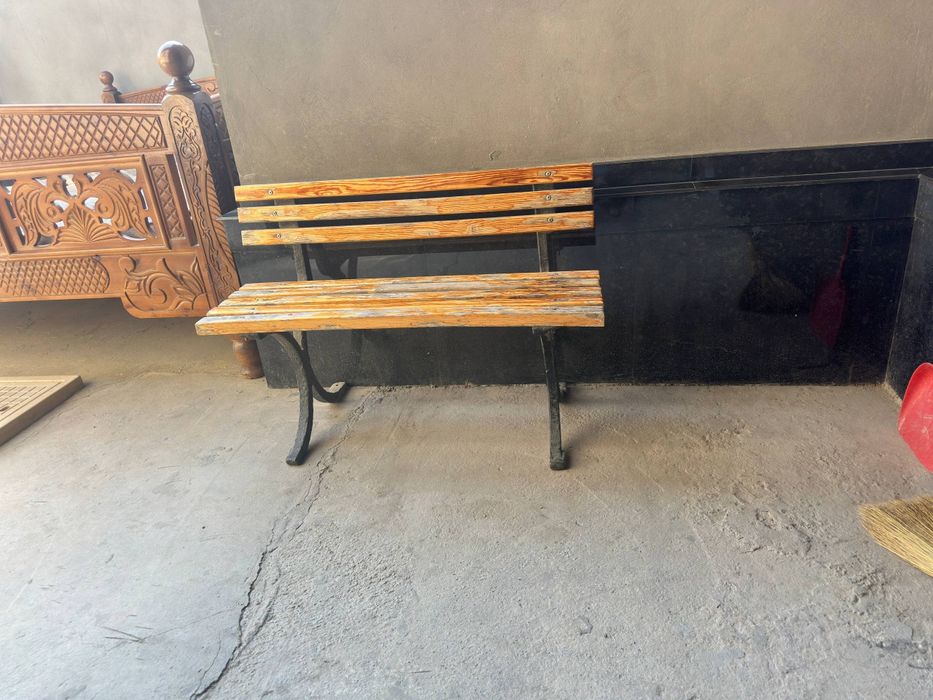 Чугунная скамейки