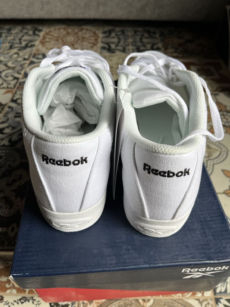 Чисто нови гуменки reebok