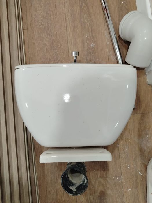 Продам унитаз б/у для стройки