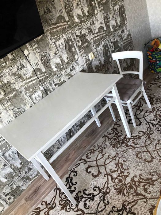 Кухонный.    стол