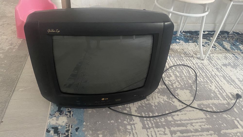 Телевизор б/у ..