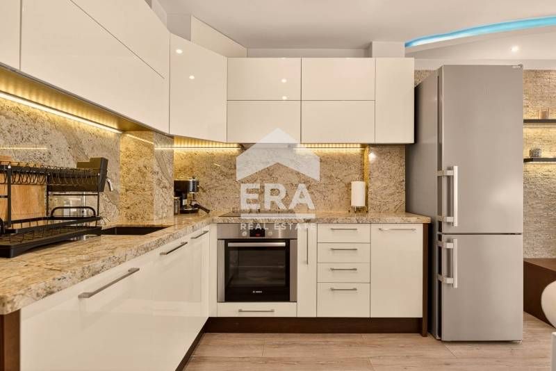 Тристаен, ексклузивен, стилно обзаведен и газифициран апартамент за пр