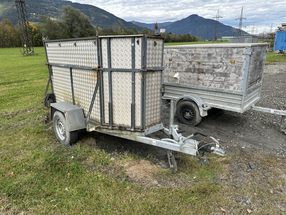 Remorca animale , 1500 kg .