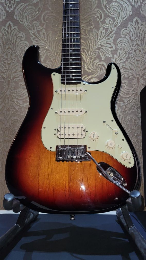 Fender American Deluxe Stratocaster(USA) HSS 2011, электрогитара, прод