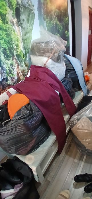 Lot de haine/ genți dama/ pantofi